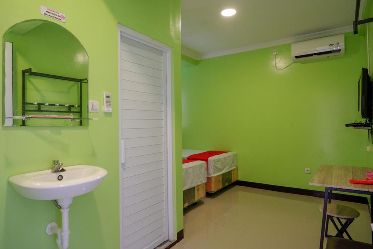 Reddoorz @ Jalan Gatot Subroto Semarang Exterior foto
