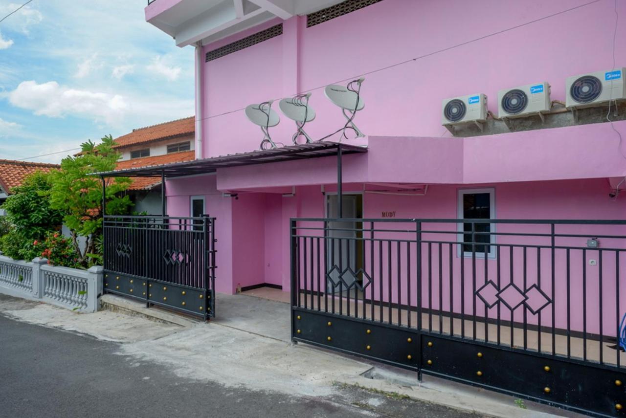 Reddoorz @ Jalan Gatot Subroto Semarang Exterior foto